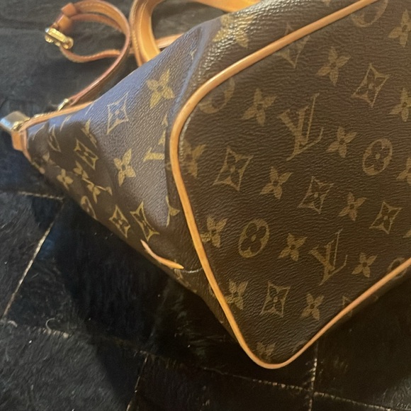 Louis Vuitton Purse -Monogram- very good shape.  Have box and bag original owner - Picture 11 of 15